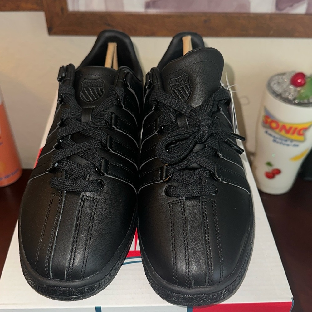 n’s Size 9 Classic KSwiss…..Never Worn
